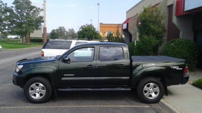 BAK Flip MX4 tonneau cover on a Toyota Tacoma