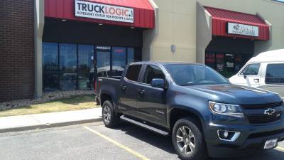 Westin Automotive molded running boards on a Chevy Colorado