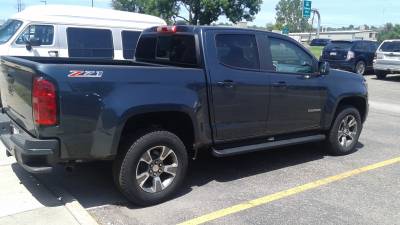 Westin Automotive molded running boards on a Chevy Colorado