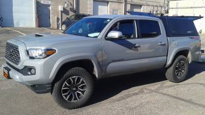 Adventure Series RSi Smart Cap on a Toyota Tacoma